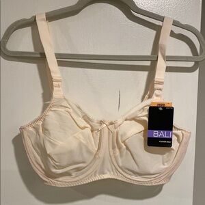 NWT Bali bra size 36DD with comfort back